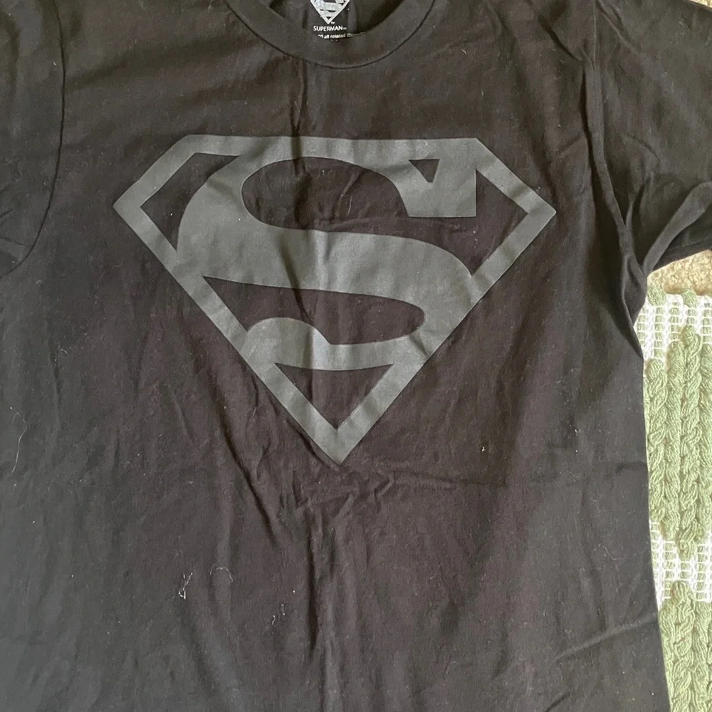 DC Black Superman Logo Short Sleeve Tee - Picture 3 of 3